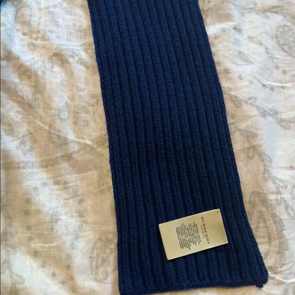 Burberry London Navy Blue Rib Knit Wool Scarf - Picture 4 of 9